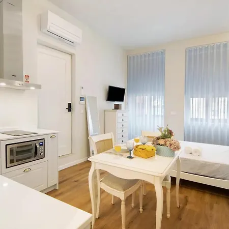 - -1 Apartment *