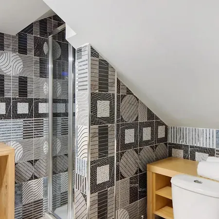 - -1 Apartment *